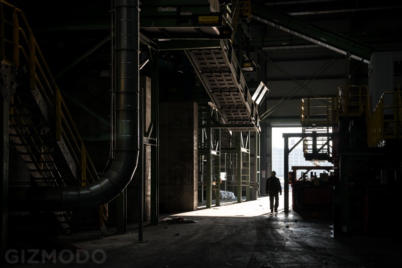 Illustration for article titled A Tour of the Largest Commingled Recycling Plant in the U.S.